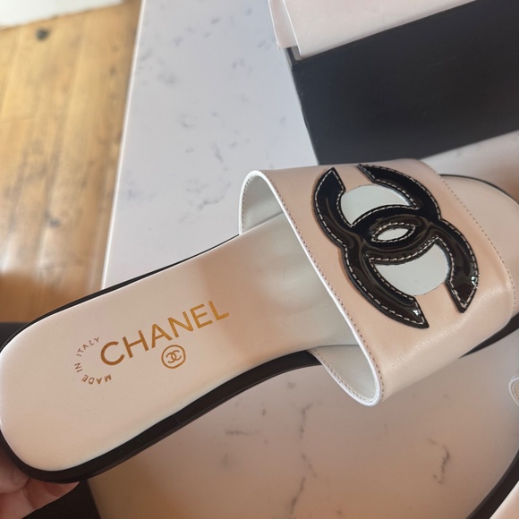 CHANEL WOMEN'S SANDELS BRAND NEW IN BOX WITH DUST BAG SIZE 41 - Picture 7 of 10